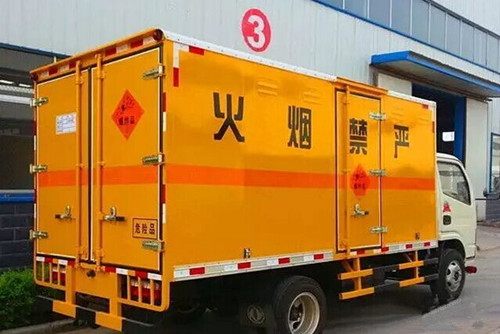 危险化学品运输.jpg