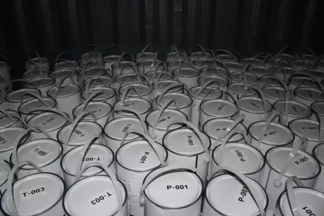 查扣疑似危险化学品2656千克