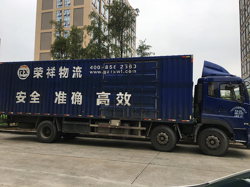 危运车在运送危险货品时荣祥物流特别提醒，安全第一
